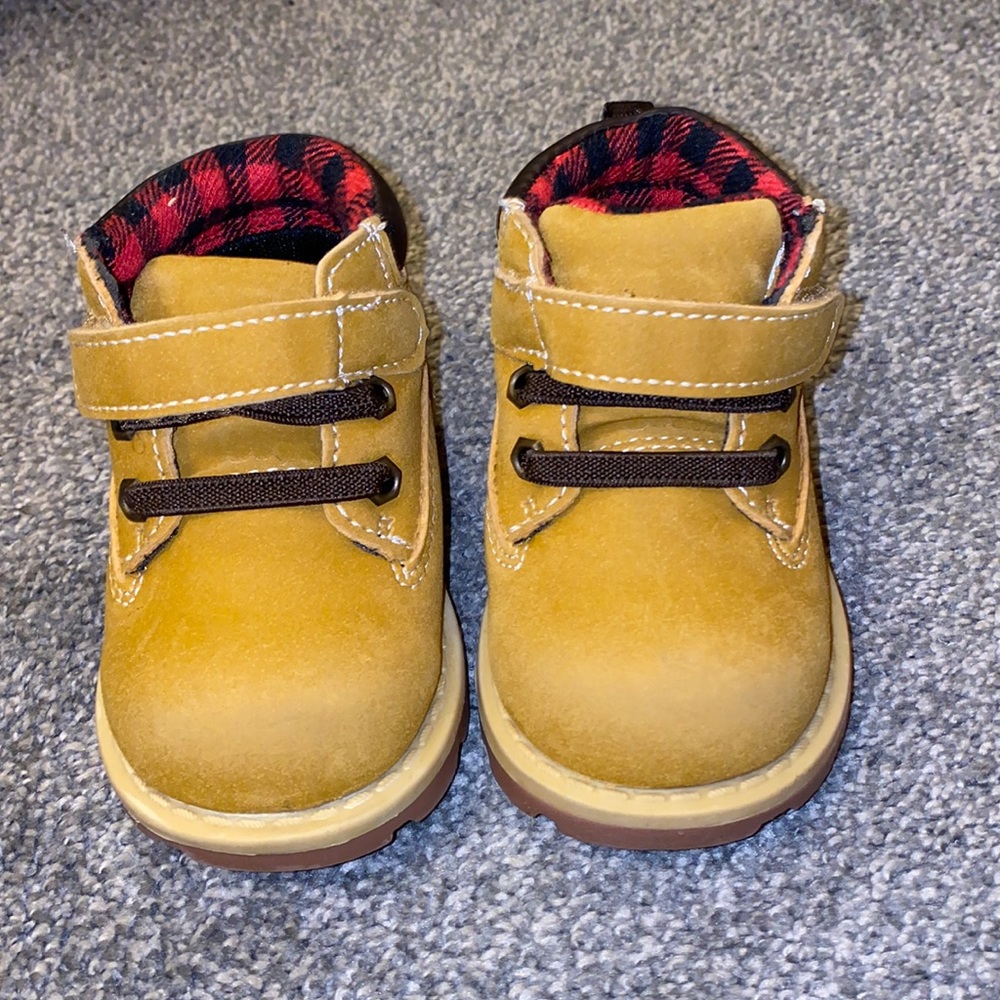 Brown “work” boots size 4